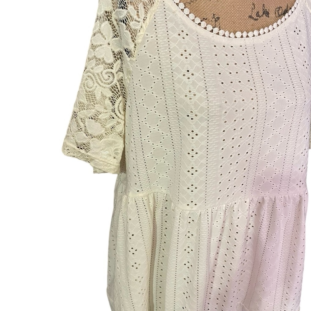BloomChic Cream Relaxed‎ Ruffled Tunic - Picture 4 of 8